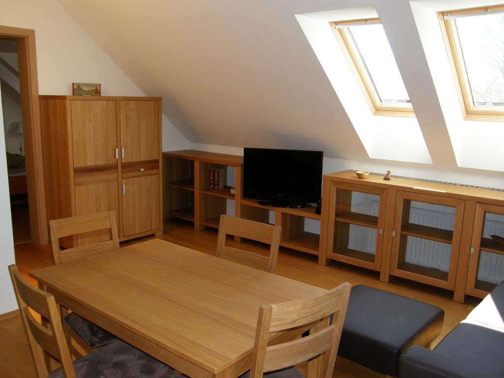 Apartments Vrdjan Cerknica Room photo