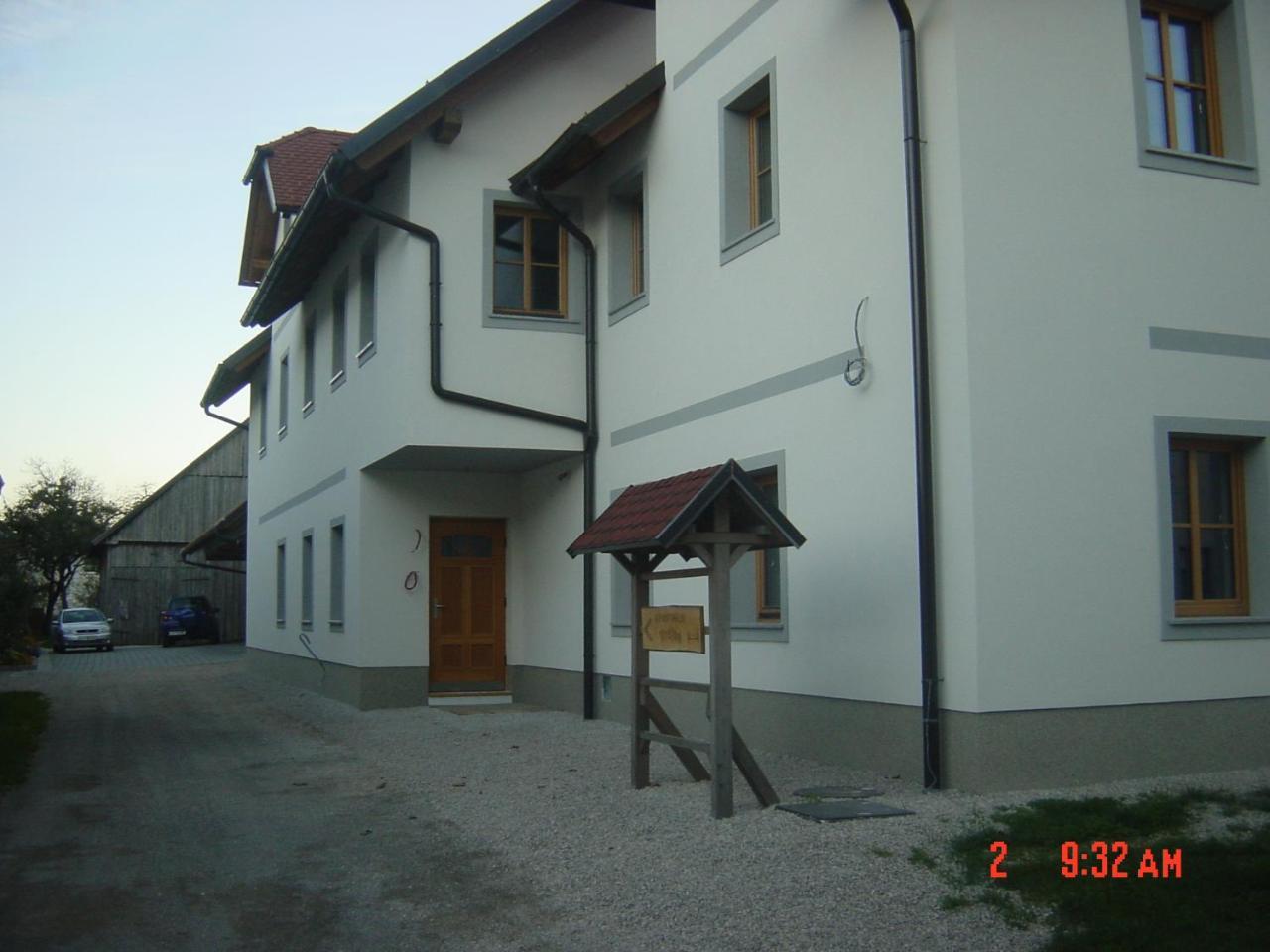 Apartments Vrdjan Cerknica Exterior photo